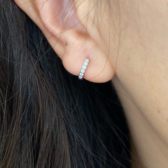 Tiny 12 CZ 925 sterling silver 1cm hoop earrings - Picture 1 of 6